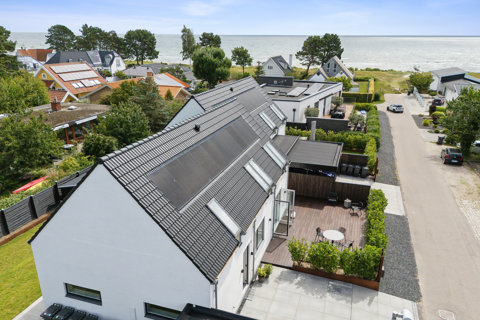 198 kvm strandluksus fra 2024 beliggende i 4. række til Køge Bugt